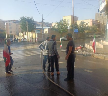 آماده سازی و شست شوی خیابان های منتهی به مدارس شهر به مناسبت شروع سال تحصیلی