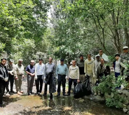 برگزاری پویش پاکسازی رودخانه شهر قاهان به مناسبت هفته محیط زیست