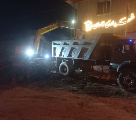 ادامه عملیات تسطیح و بهسازی مسیر منتهی به منبع آب شهر قاهان