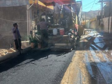 اجرای عملیات زیرسازی و آسفالت خیابان گل‌های قاهان