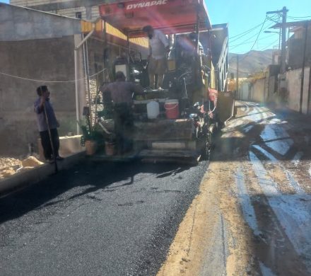 اجرای عملیات زیرسازی و آسفالت خیابان گلهای قاهان