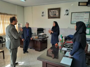 بازدید شهردار قاهان از دبیرستان دخترانه شهر قاهان