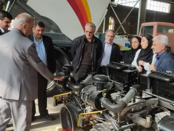 بازدید شهردار قاهان و مسئولان شهری از شرکت‌های تولیدی ماشین‌آلات خدماتی در استان اصفهان